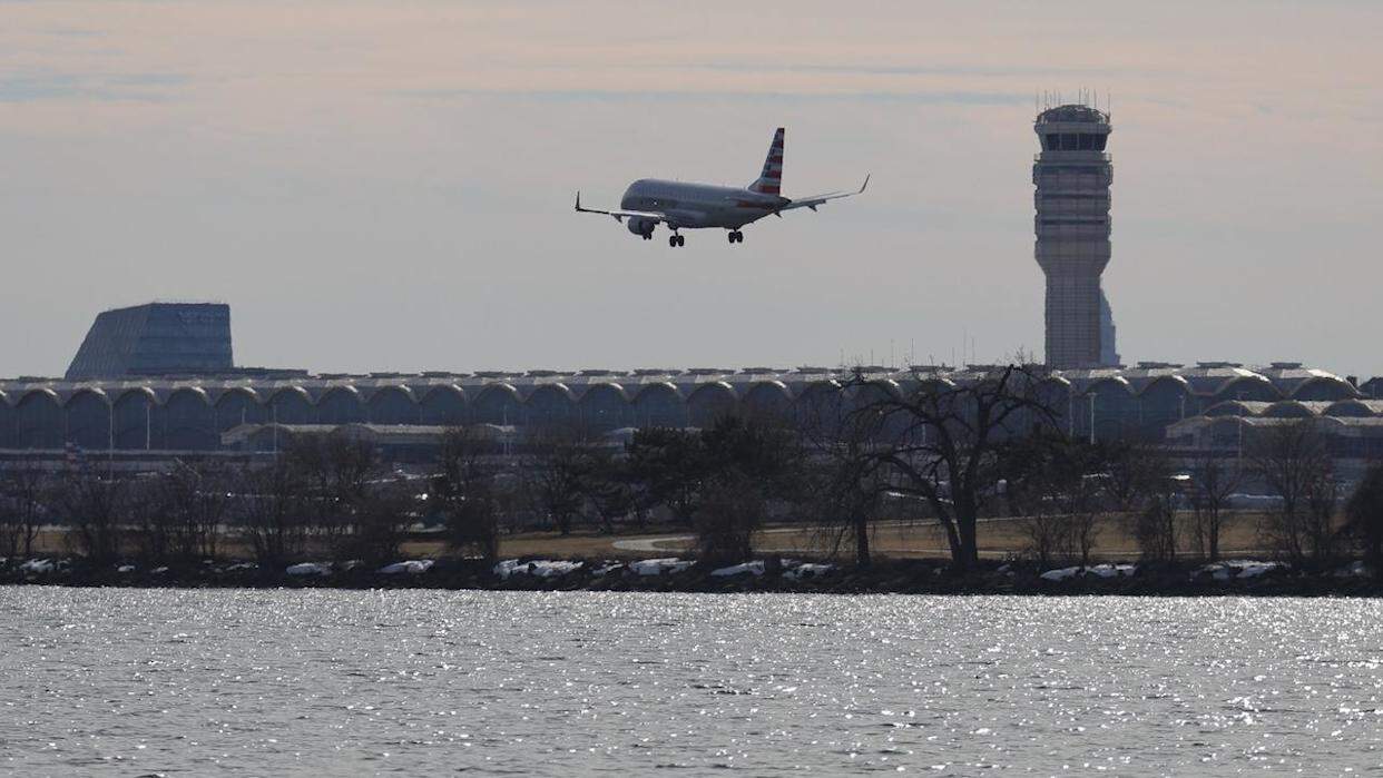 Texas Man Arrested for Violent Assault on American Airlines Flight, References Trump During FBI Interrogation
