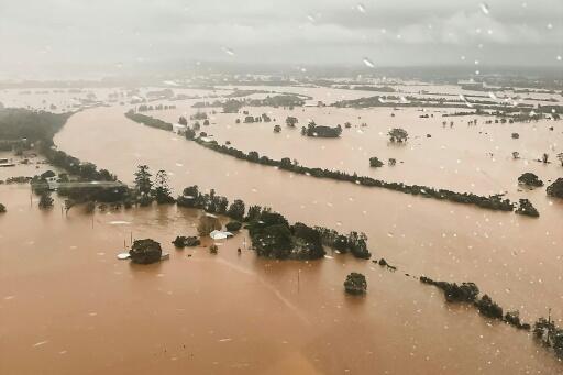 One dead, 50,000 stranded in eastern Australia floods