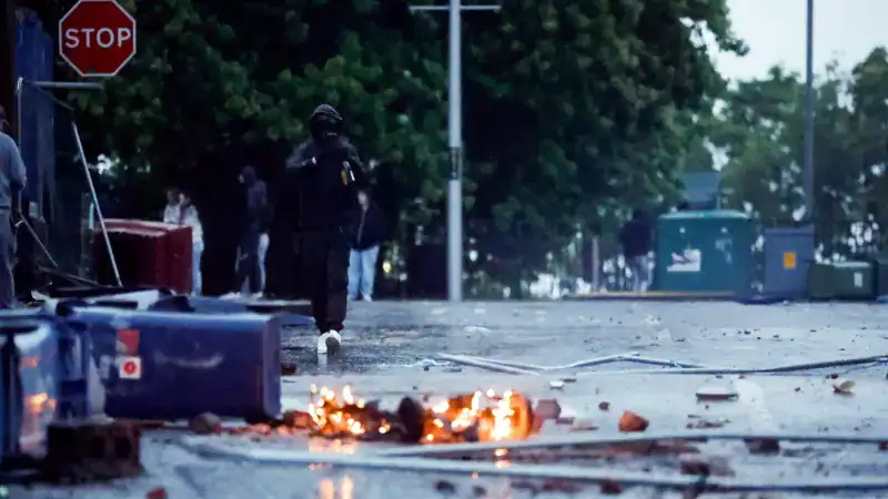 Fourth Night of Disorder in Northern Ireland as Masonry Thrown at Police in Portadown
