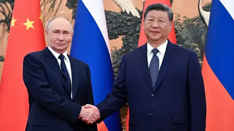 As negotiations commence, Putin of Russia praises “unprecedented” ties with China.