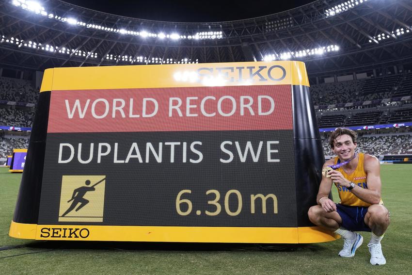 Duplantis gives Japanese fans what they came for — another world record in pole vault
