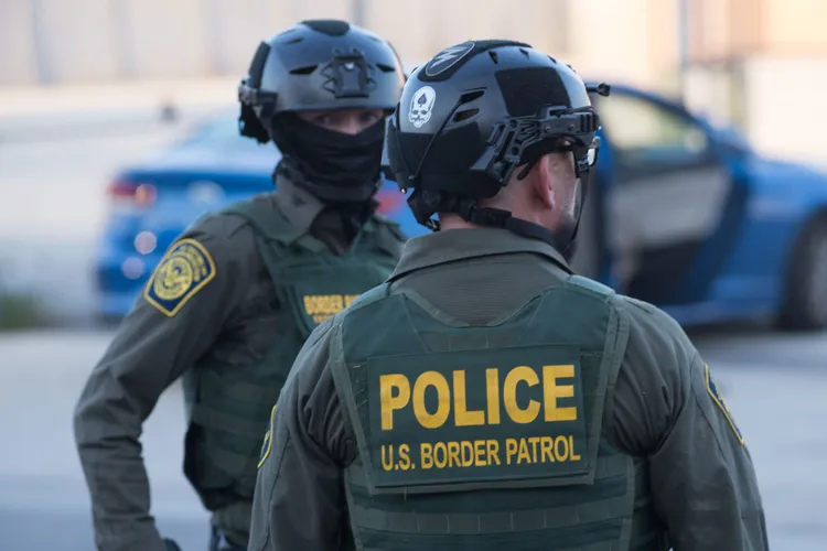 U.S. Border Patrol Agents Shoot Woman in Chicago After They Were Boxed in by Cars