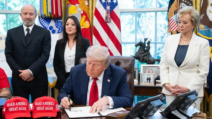 Billionaire Heir Timothy Mellon Unmasked as Secret 0M Donor to Trump for Military Pay During Shutdown