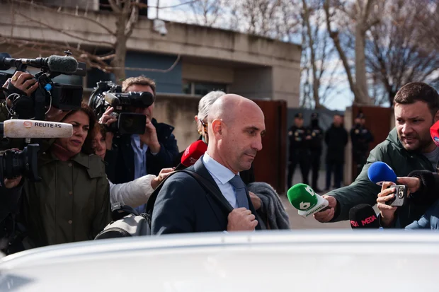 Ex-Spanish Soccer Boss Luis Rubiales Pelted with Eggs at Book Presentation