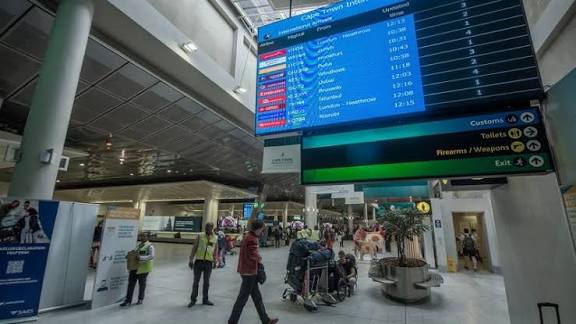 Hawks apprehend four individuals for purportedly enlisting South Africans for the Russian military.