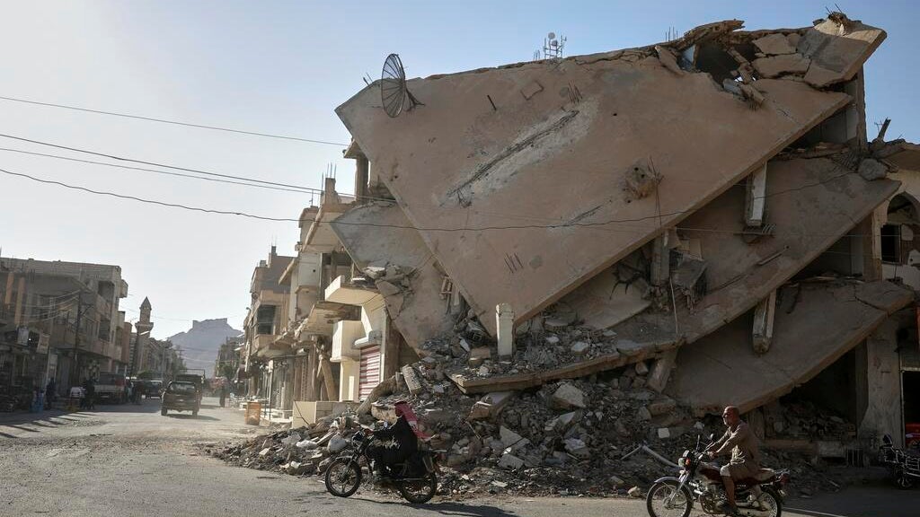 Trump vows “we will retaliate” after 2 U.S. soldiers and civilian killed in attack on U.S.-Syrian patrol in Syria