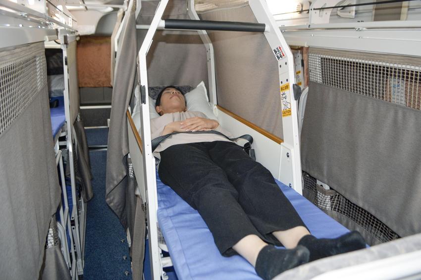 Japan’s 1st bus service with lie-flat seats begins