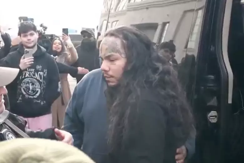 6ix9ine surrenders to Brooklyn jail to serve three-month sentence