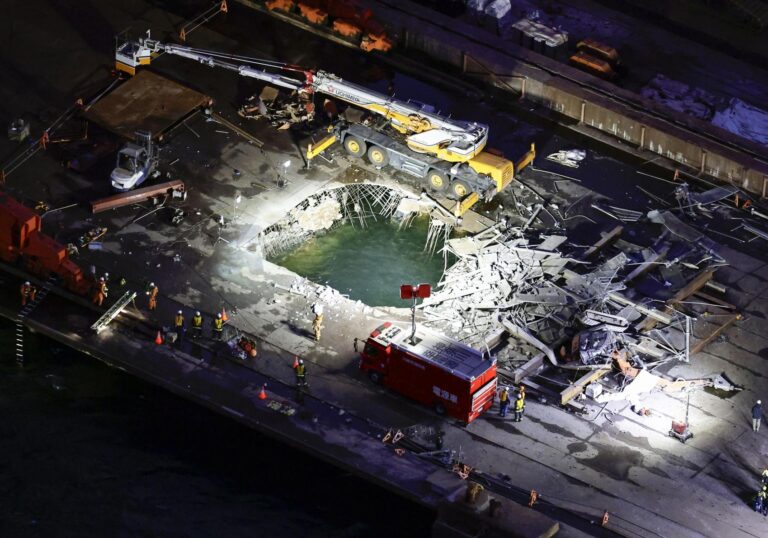 2 dead, one missing after scaffolding at site in Kawasaki collapses