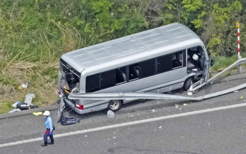 1 de@d, 26 injured as bus runs into expressway guardrail in Fukushima