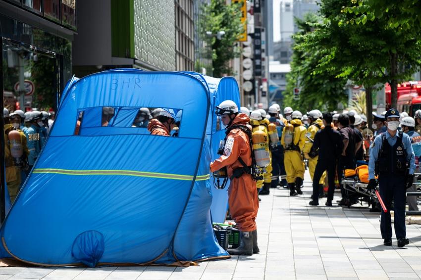 20 Injured After Man Sprays Unknown Substance at Tokyo Luxury Mall