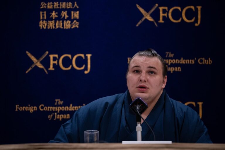 Yokozuna Onosato, ozeki Aonishiki withdraw from sumo tournament