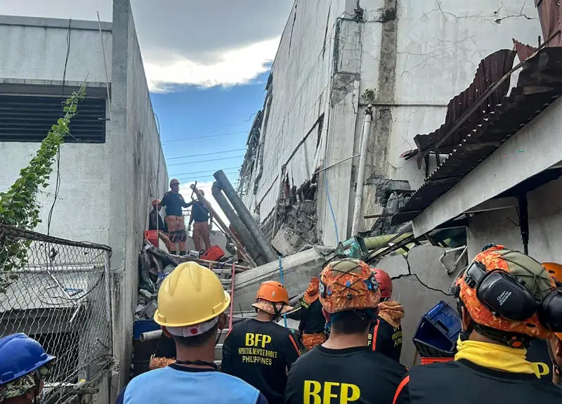 7.8-Magnitude Philippines Quake Kills at Least 31, Triggers Tsunami Warnings