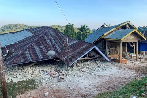 Indonesia quake death toll jumps to 20: Emergency official